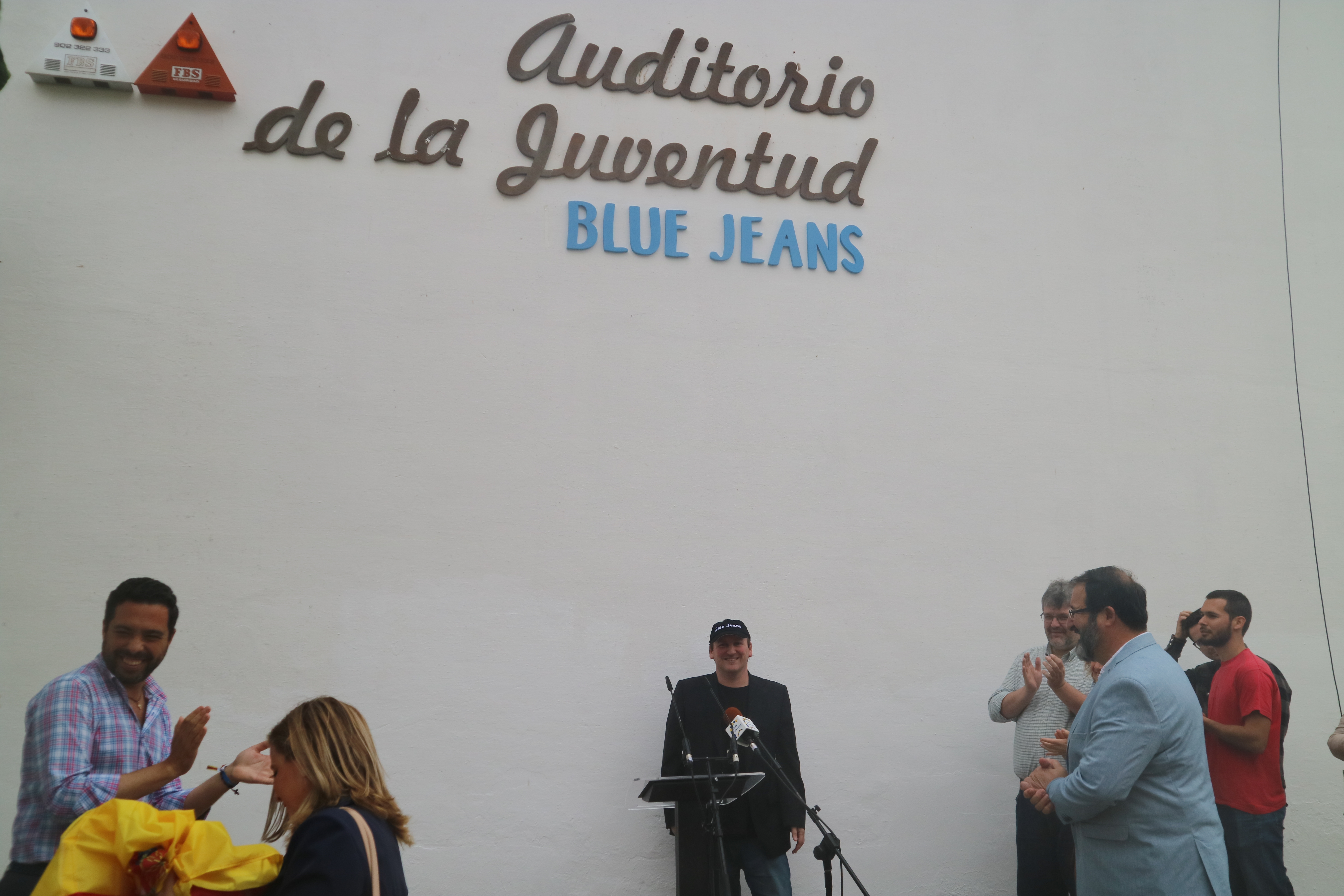 auditorio de la juventud Blue Jeans