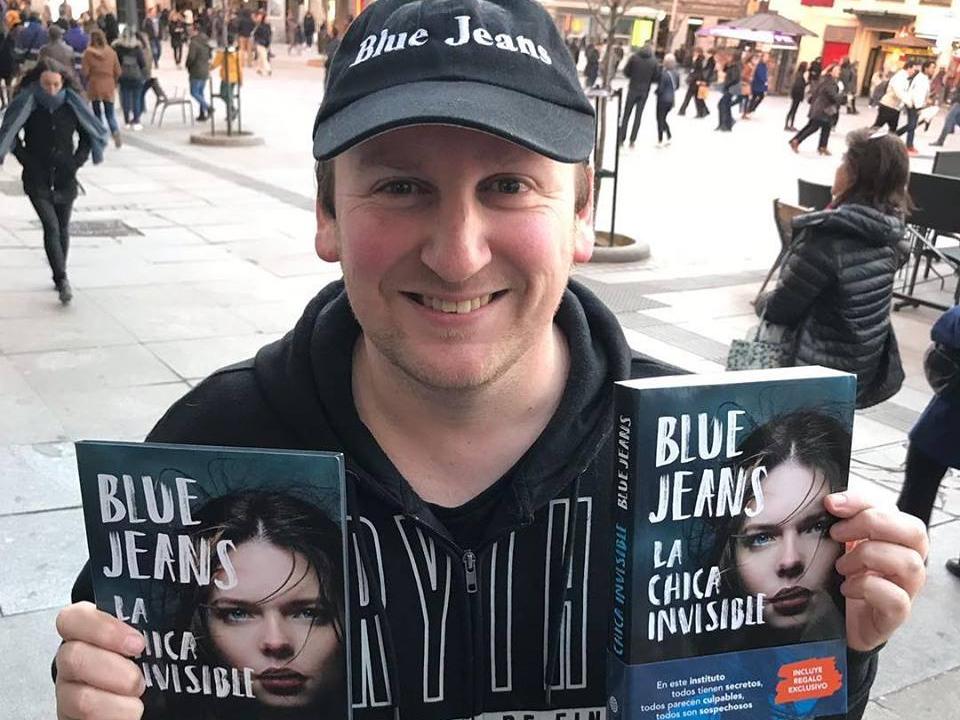 Blue Jeans con el libro